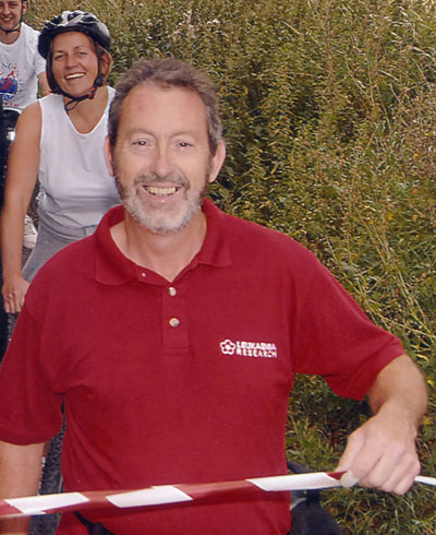 photo of terry joyce starting the 2007 southend bikeathon